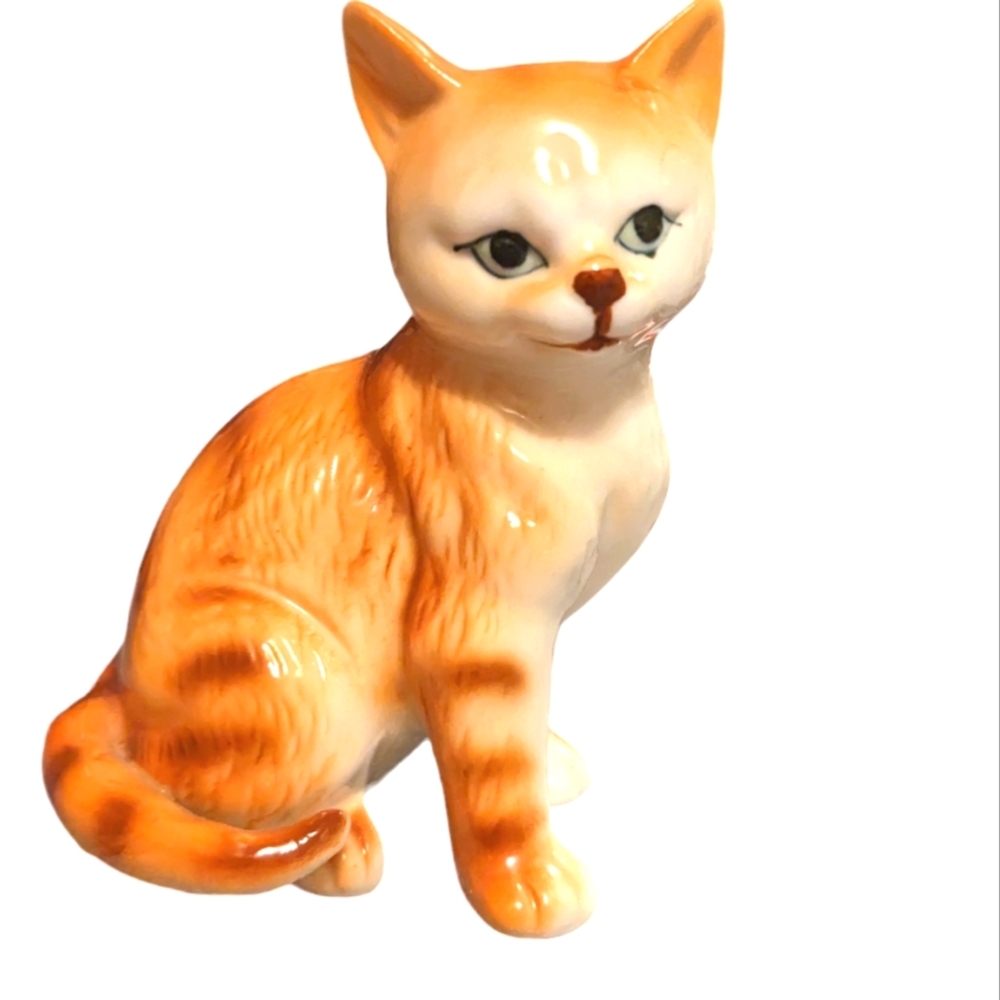 Vintage Orange tabby cat sitting.   Bone China. EUC